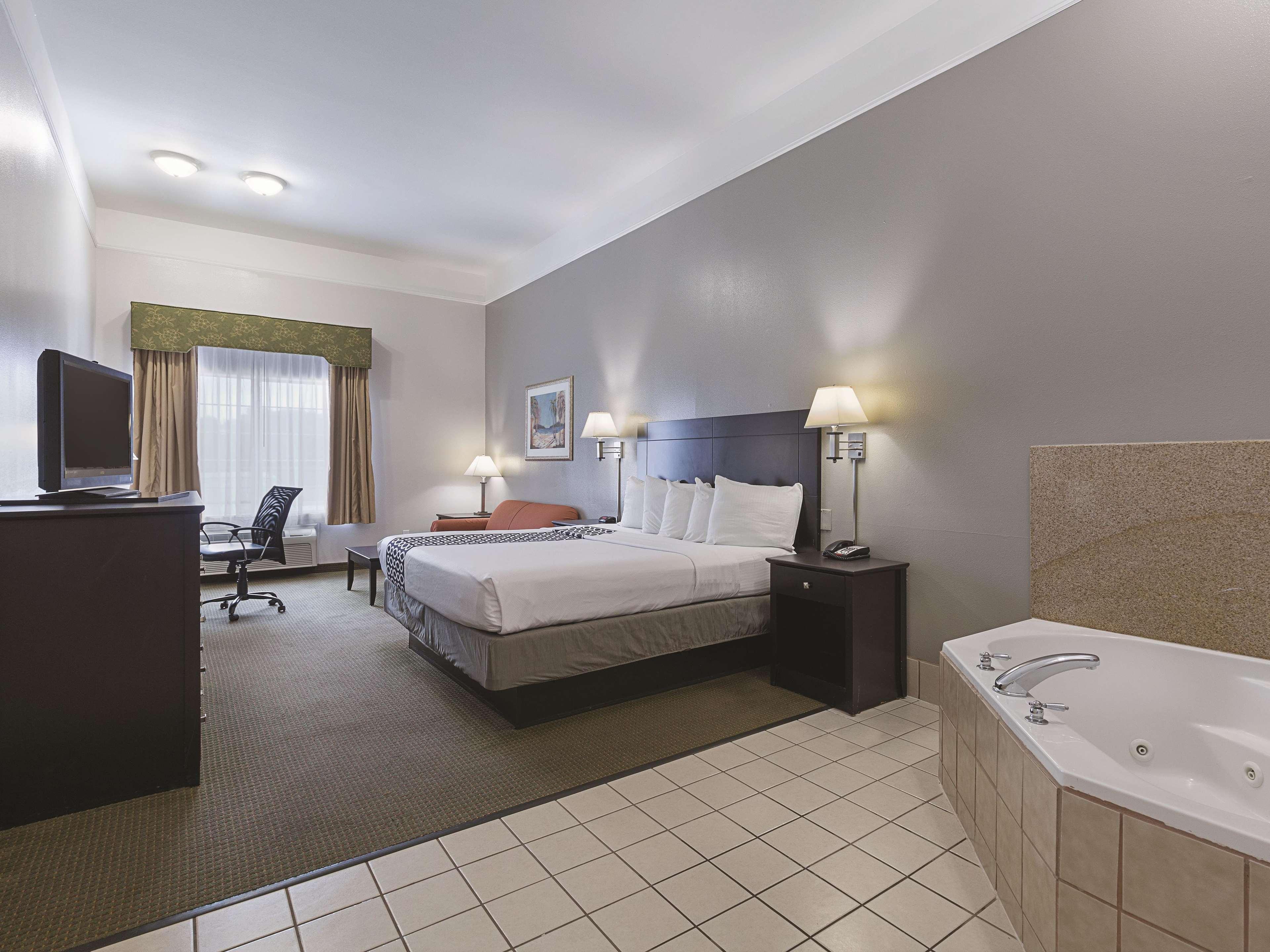 La Quinta By Wyndham Deer Park Hotel Exterior photo