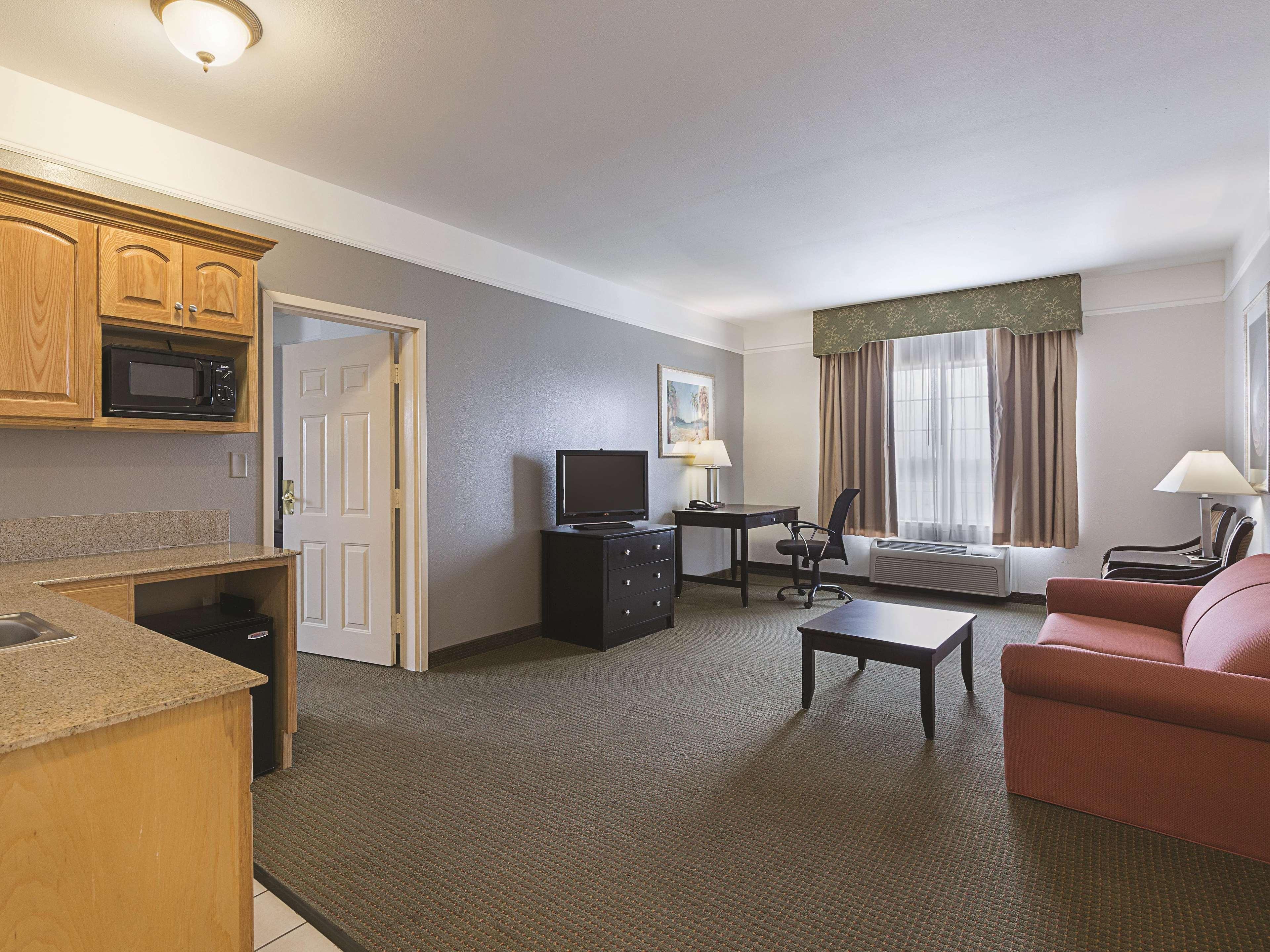 La Quinta By Wyndham Deer Park Hotel Exterior photo