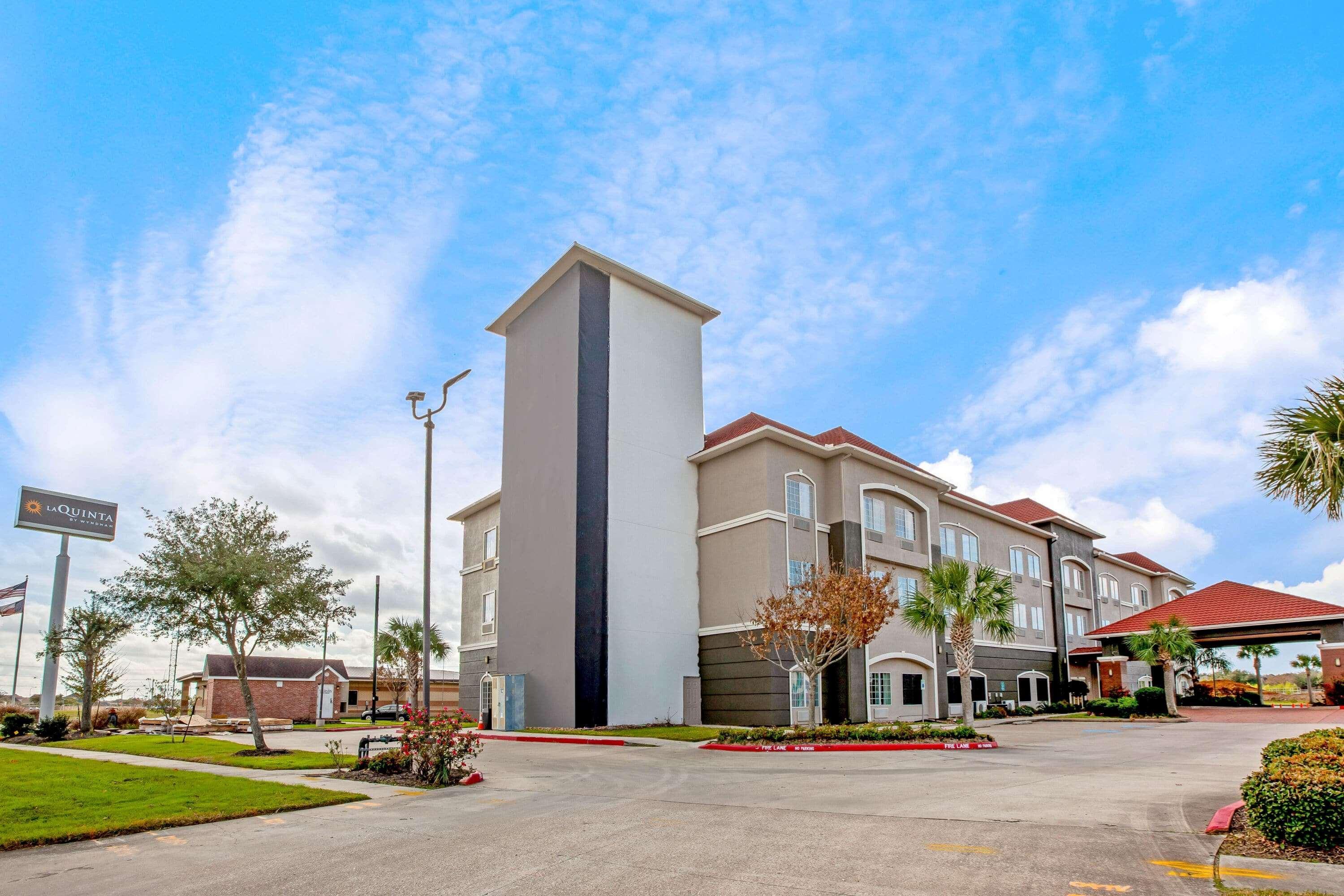 La Quinta By Wyndham Deer Park Hotel Exterior photo