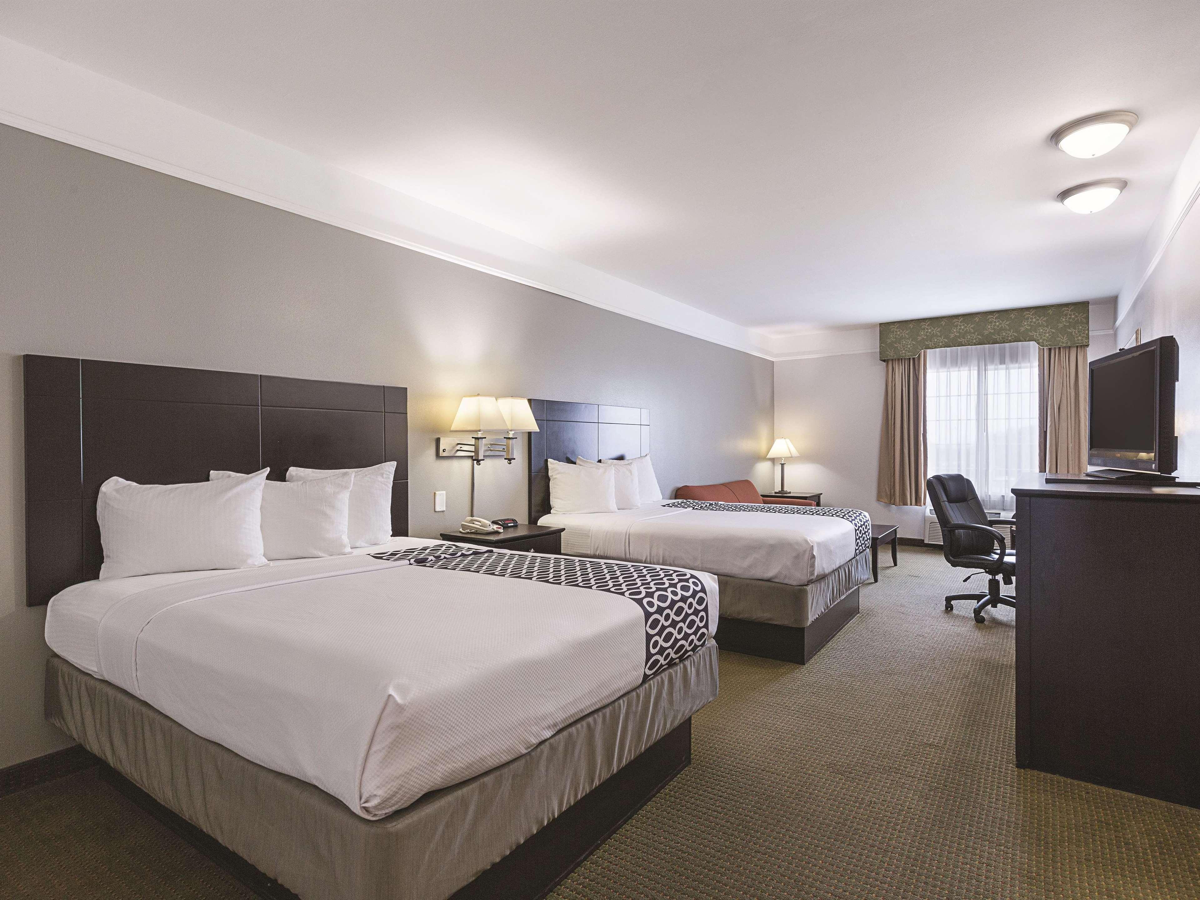 La Quinta By Wyndham Deer Park Hotel Exterior photo