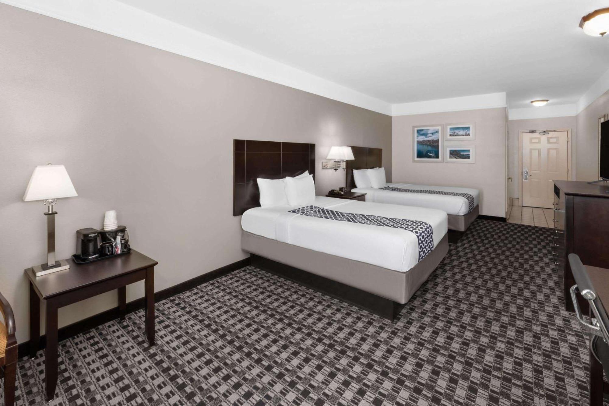 La Quinta By Wyndham Deer Park Hotel Exterior photo