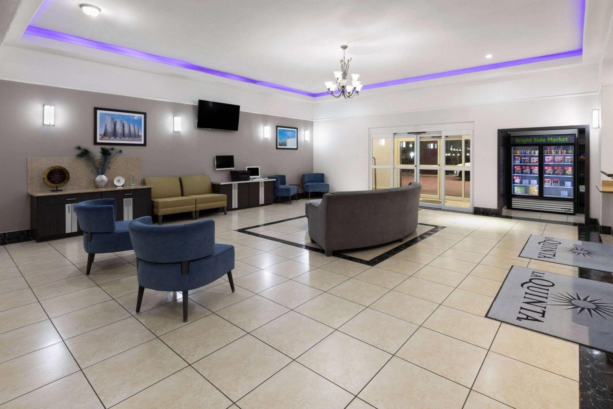 La Quinta By Wyndham Deer Park Hotel Exterior photo