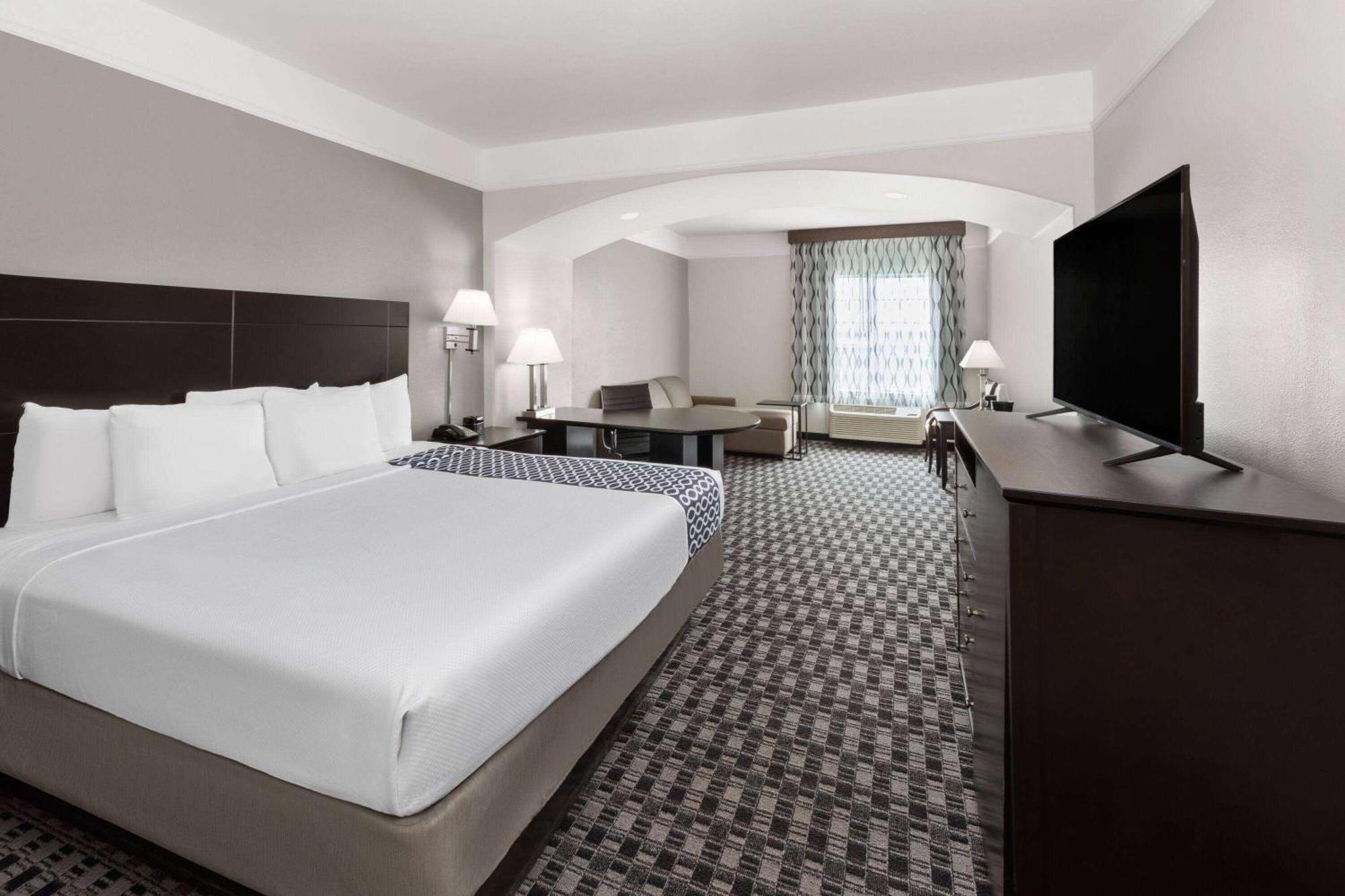 La Quinta By Wyndham Deer Park Hotel Exterior photo