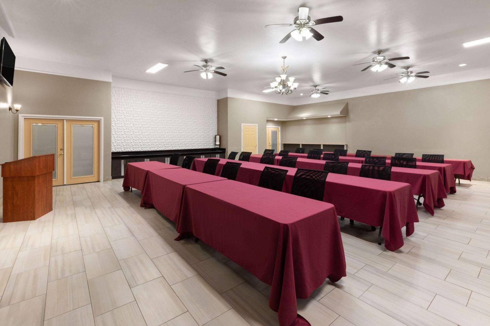 La Quinta By Wyndham Deer Park Hotel Exterior photo