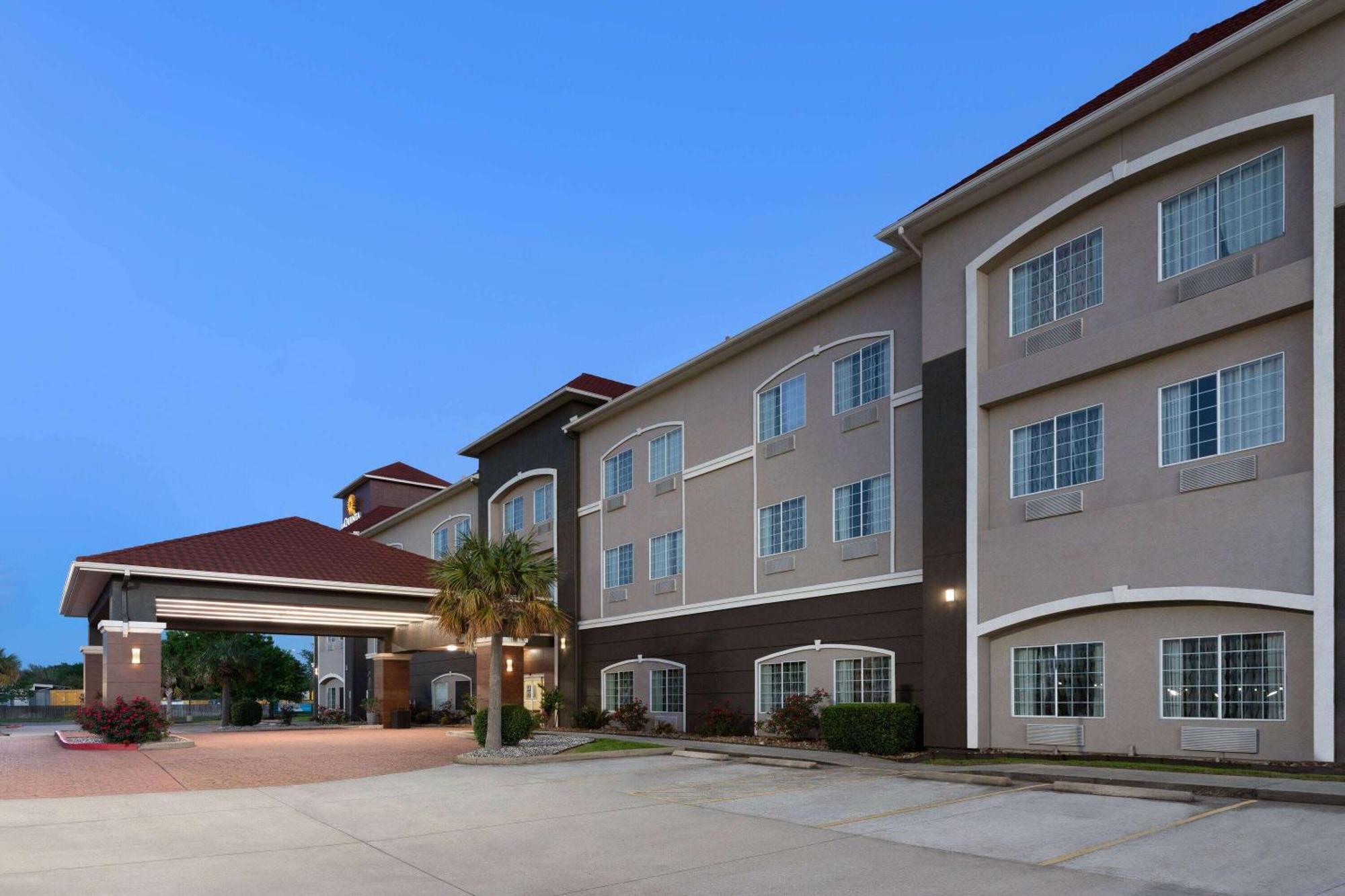 La Quinta By Wyndham Deer Park Hotel Exterior photo