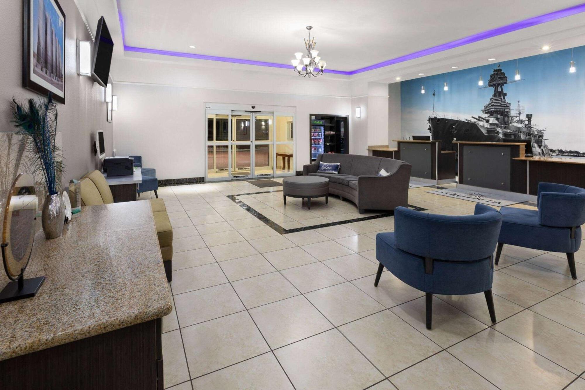 La Quinta By Wyndham Deer Park Hotel Exterior photo