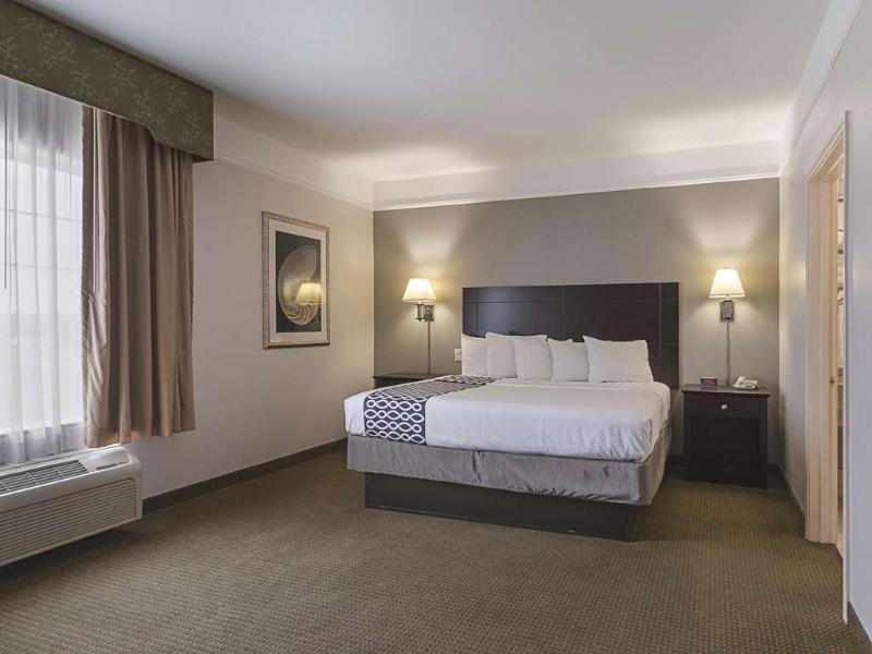 La Quinta By Wyndham Deer Park Hotel Exterior photo